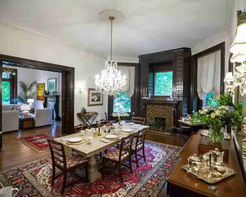 Louisville Bourbon Inn